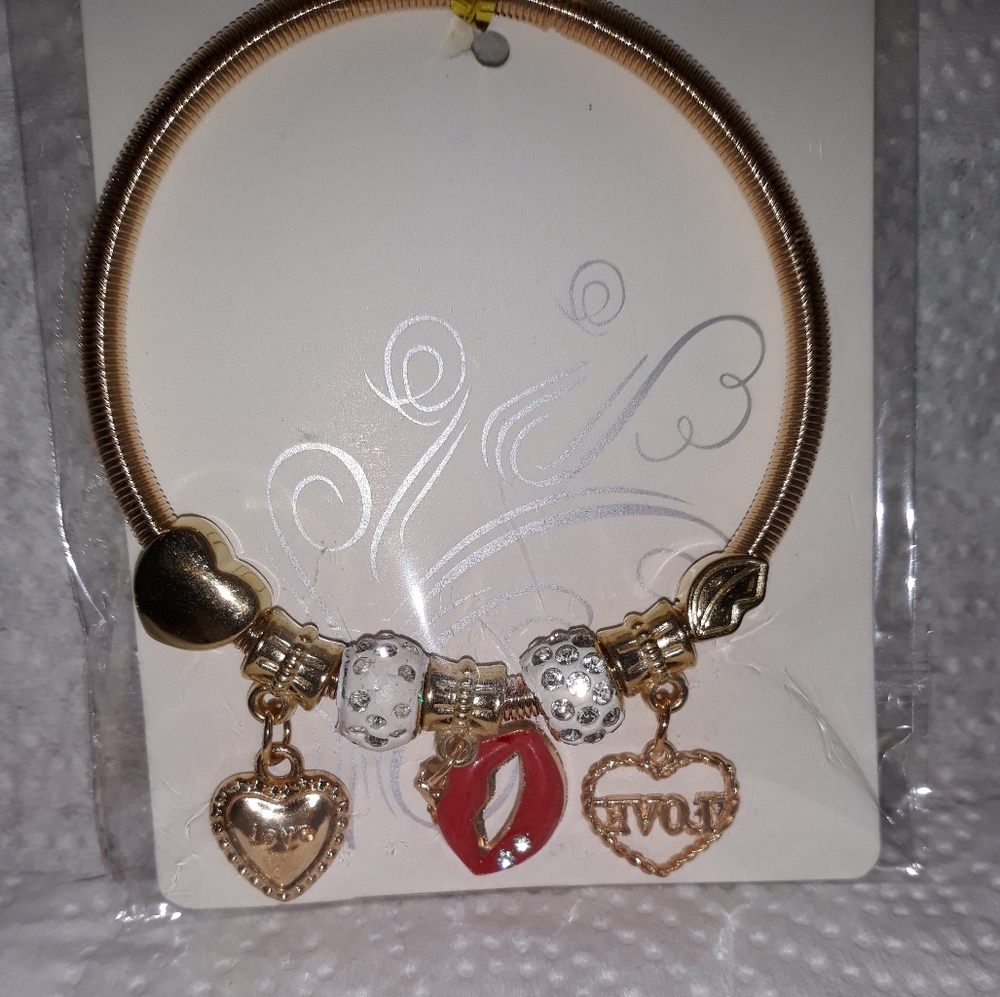 NEW Gold and Red Heart Charm Bracelet NWT - Picture 4 of 4